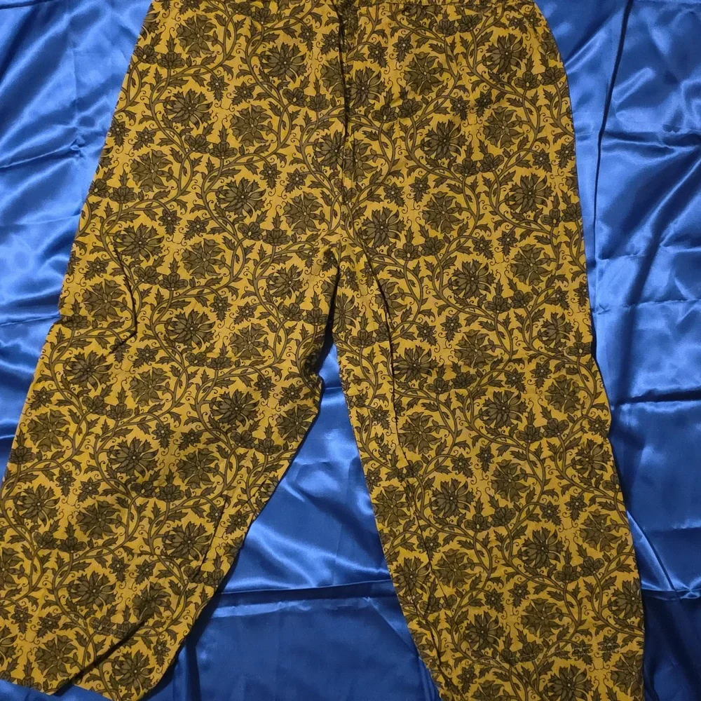 Floral Patterned Pants - Picture 2 of 4